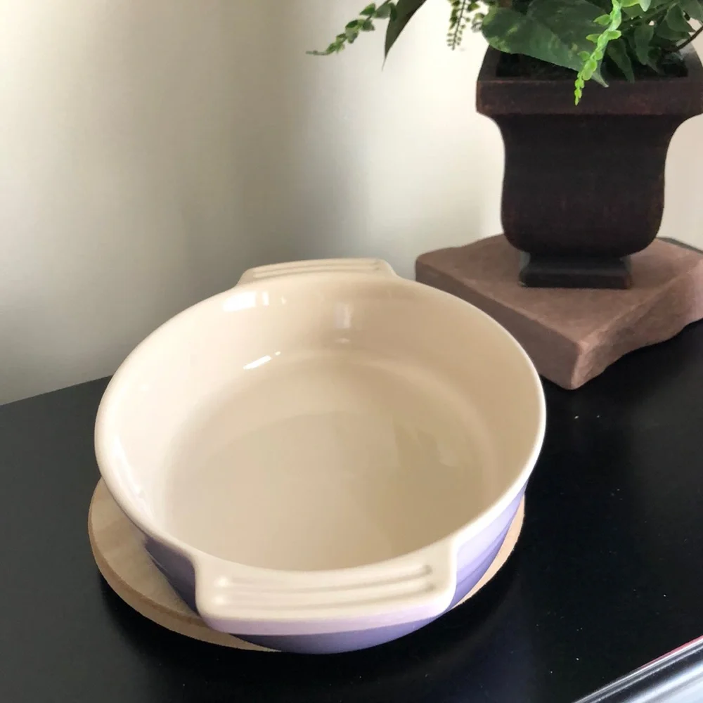 Le Creuset exterior handles